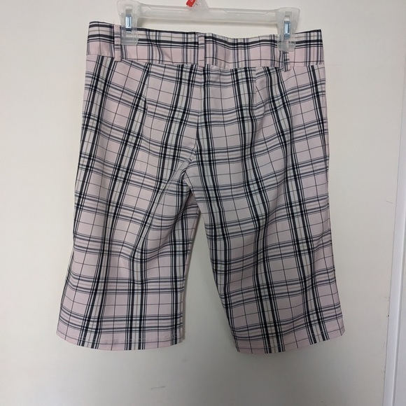 Pink Bermudas shorts size medium, made in Canada. - Picture 2 of 4